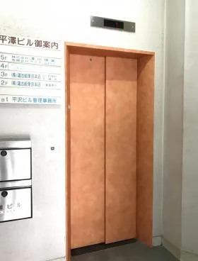 平沢ビルの外観