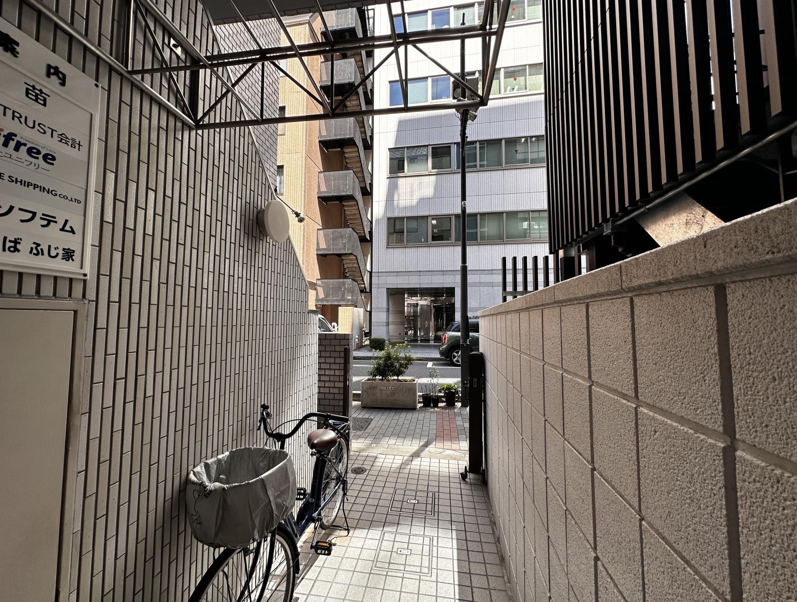 東京都千代田区内神田1