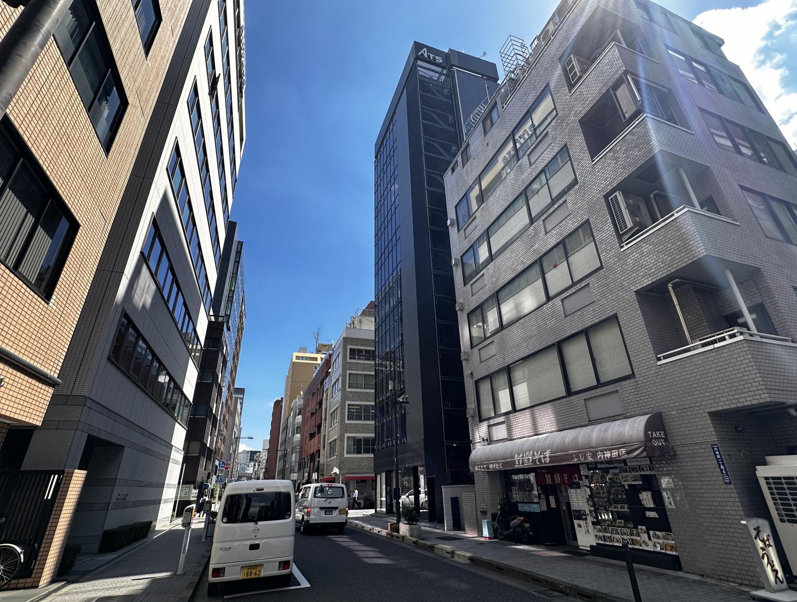 東京都千代田区内神田1