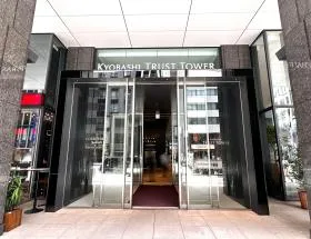 京橋トラストタワーの外観