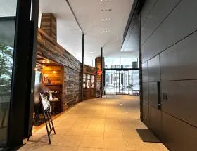 京橋トラストタワーの外観