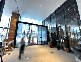 京橋トラストタワーの外観