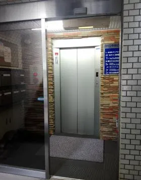 ロリエ市ヶ谷ビルの外観