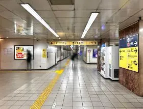 出入口3を目指す