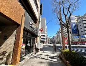 地上に出たら左に進む