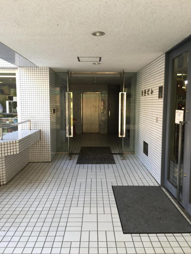 東京都渋谷区千駄ヶ谷1