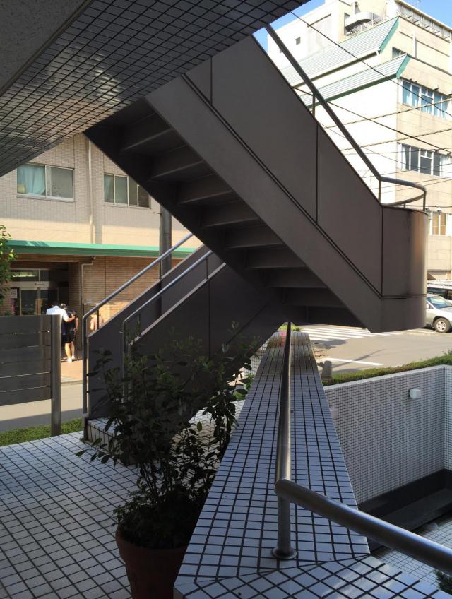 東京都渋谷区千駄ヶ谷1