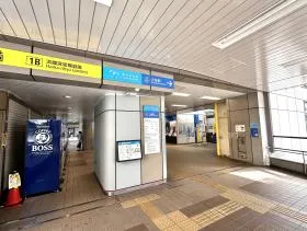 汐留駅構内