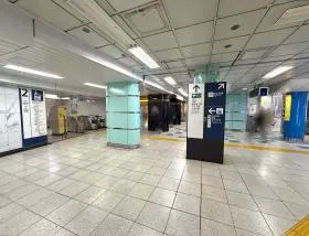 六本木駅（東京メトロ日比谷線・都営大江戸線）
