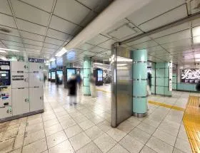 六本木駅（東京メトロ日比谷線・都営大江戸線）