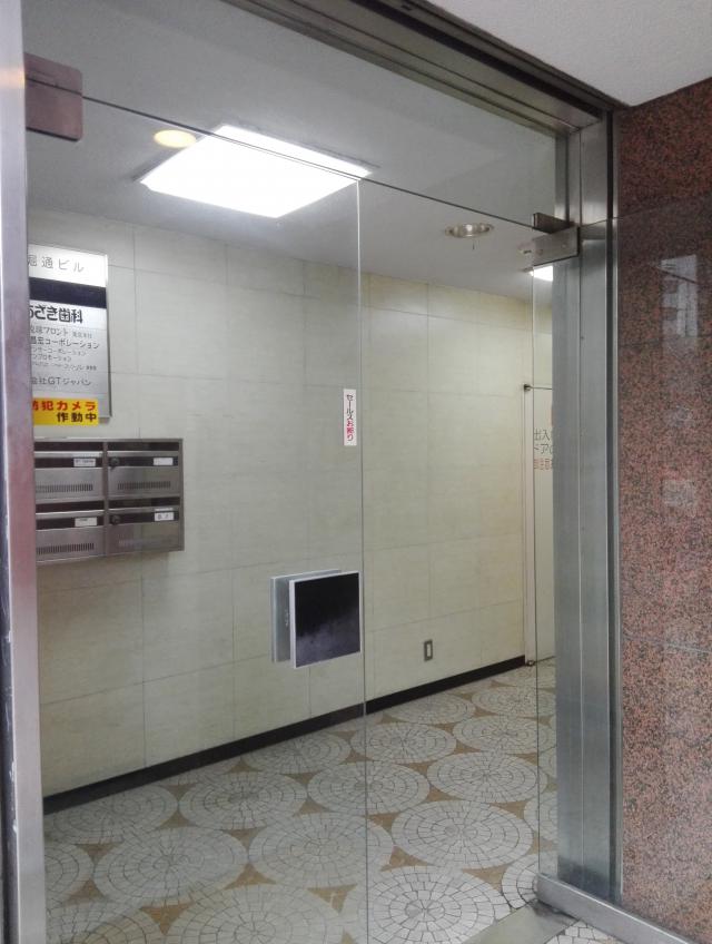 東京都港区赤坂1
