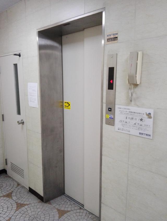 東京都港区赤坂1