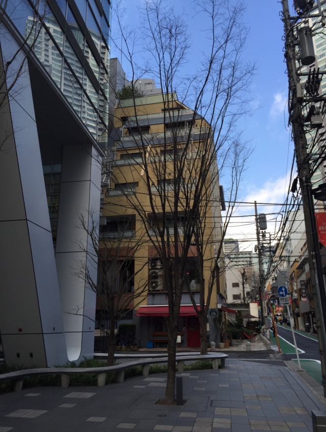 東京都港区赤坂2