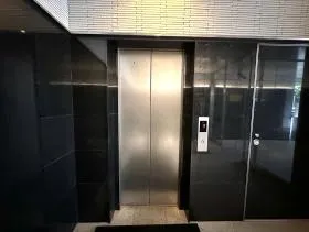 アトム麹町タワーの外観