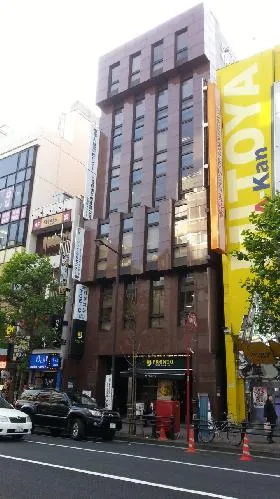 清話会ビルの外観