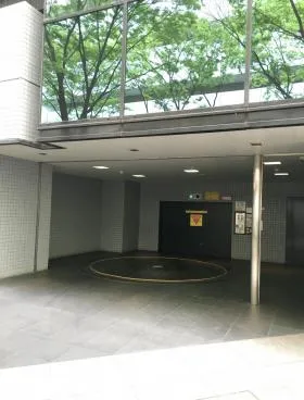SD12(旧:日総第12)ビルの外観