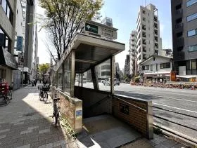 B3出入口からも近い（ドトールコーヒーの近くにある）