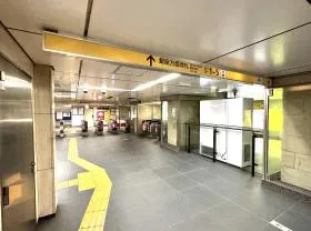 出入口3を目指す