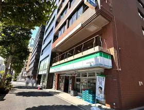 ファミリーマートを通過する