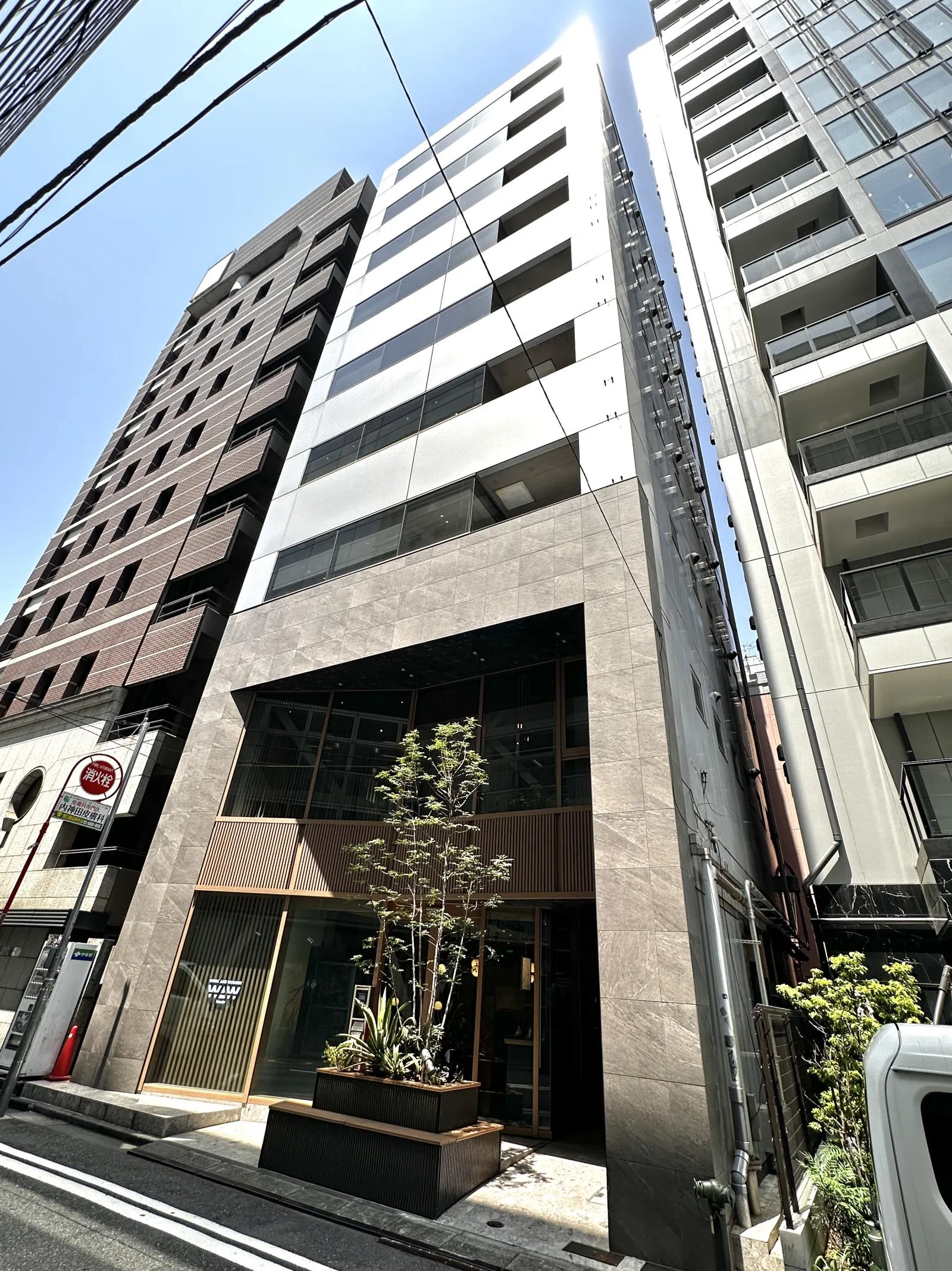 AD神田駅東口ビルの外観写真