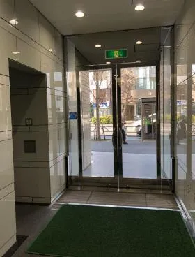 三井住友銀行都立大学駅前ビルの外観