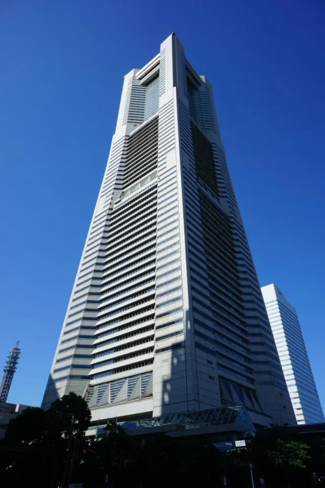 横浜ランドマークタワーの外観写真