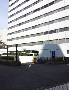 横浜西口KNビルの外観