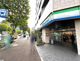新大橋通り（左側）を直進する