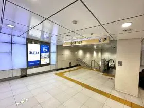 看板の方向に進む