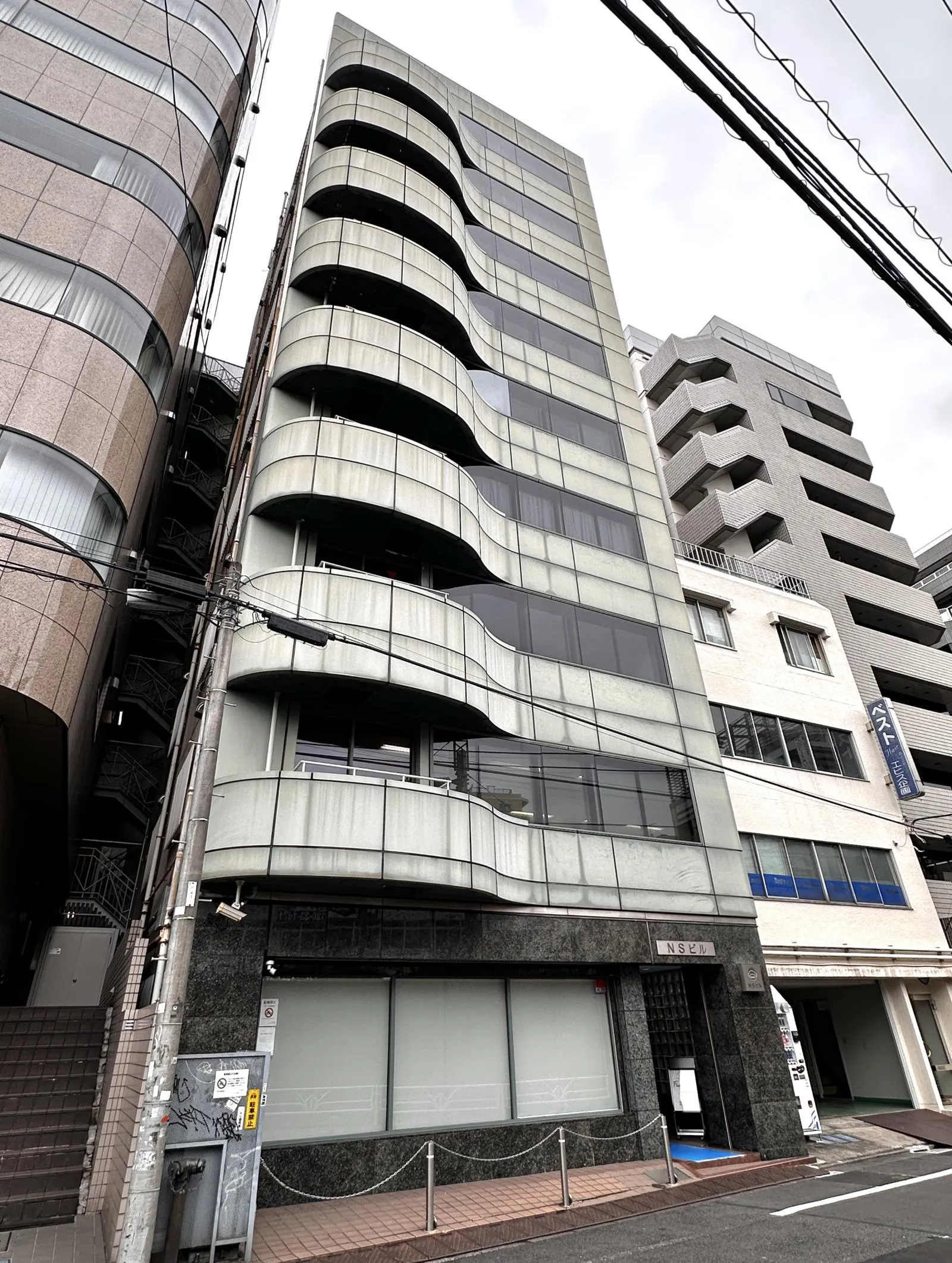 NSビルの外観写真