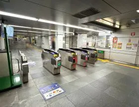 新宿西口駅（都営大江戸線）