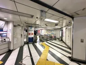 東京メトロ丸ノ内線「新宿御苑前駅」