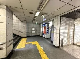 東京メトロ丸ノ内線「新宿御苑前駅」
