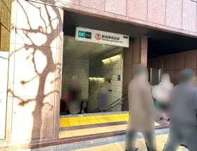 出入口2から地上に出る