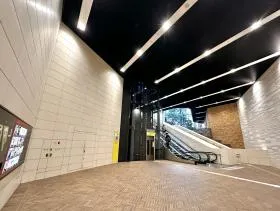 当ビル内に入り、地上へ向かう