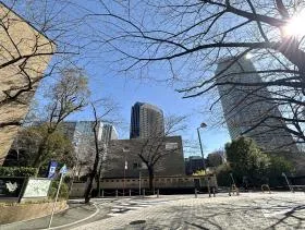 坂を上ったら左に曲がる
