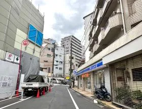 直進し突き当りで左に曲がる