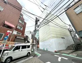 再び左に曲がる