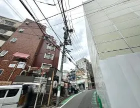 道玄坂方面へ進めば当ビル着
