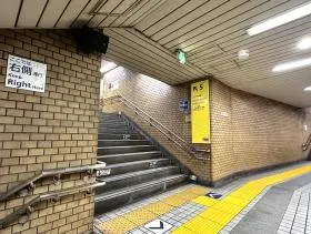 出入口5を目指す