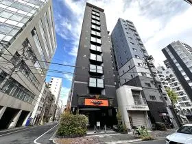 アパホテルの手前で左に曲がれば当ビル着