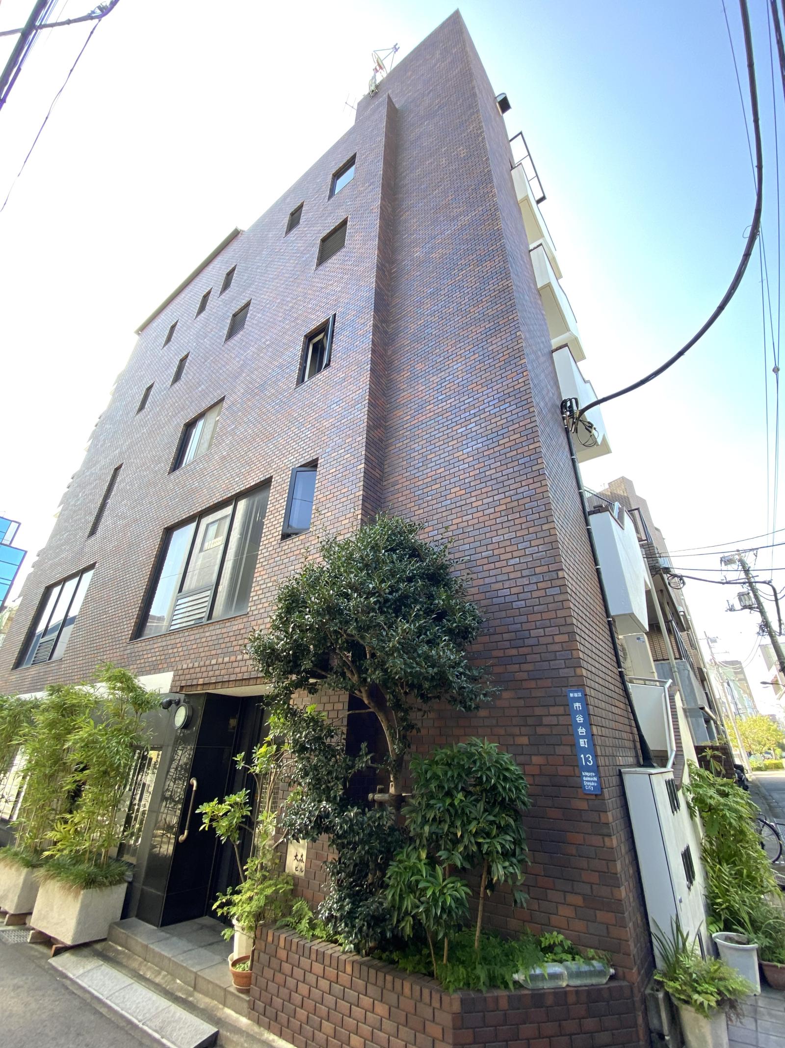 東京都新宿区市谷台町