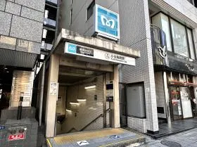 出入口3から地上に出る