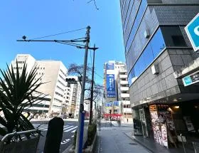 地上に出たら右に進む