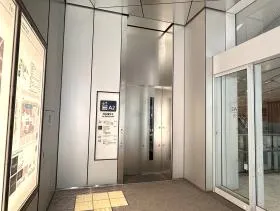 エレベーター側