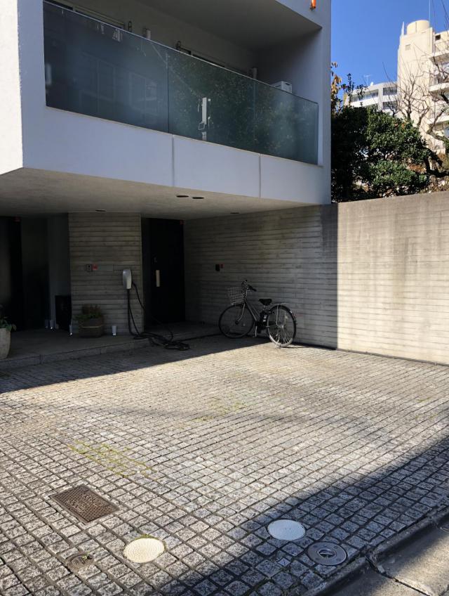 東京都港区南青山7