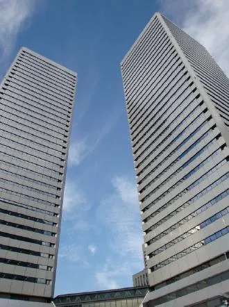 ツイン21MIDタワーの外観写真