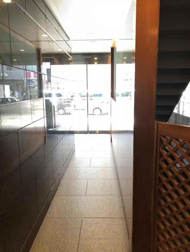東京都港区三田3