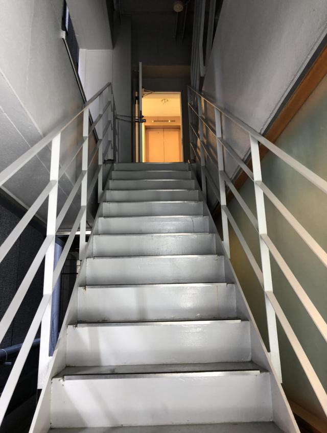 東京都港区三田3
