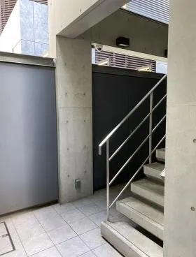 ユニマットハイダウェイビルの外観